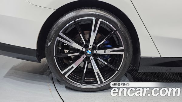 BMW 5 Series 2024, фото 5