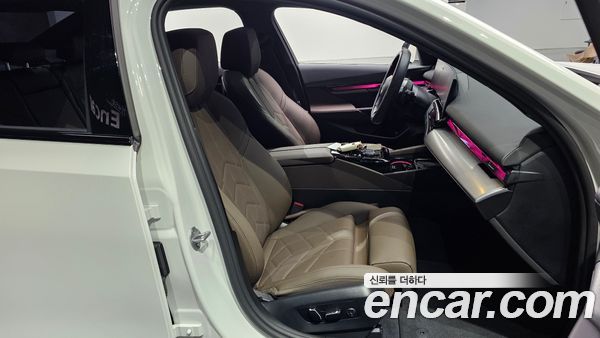 BMW 5 Series 2025, фото 16