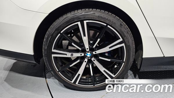 BMW 5 Series 2025, фото 4