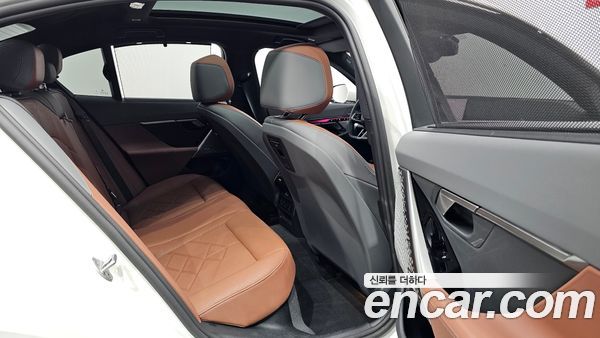 BMW 5 Series 2025, фото 17