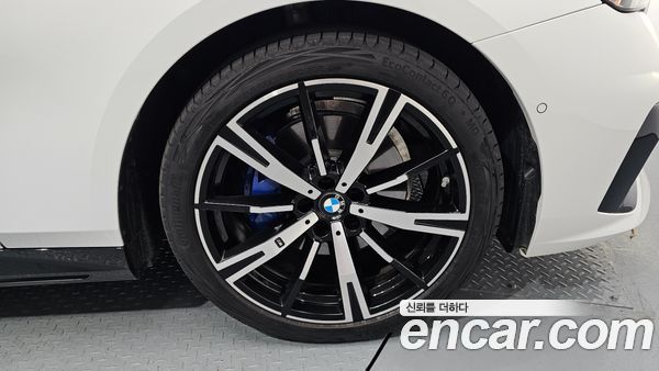 BMW 5 Series 2025, фото 6