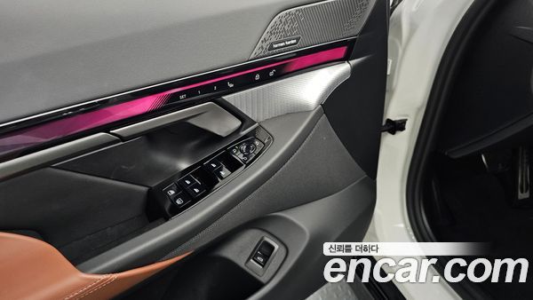 BMW 5 Series 2025, фото 29