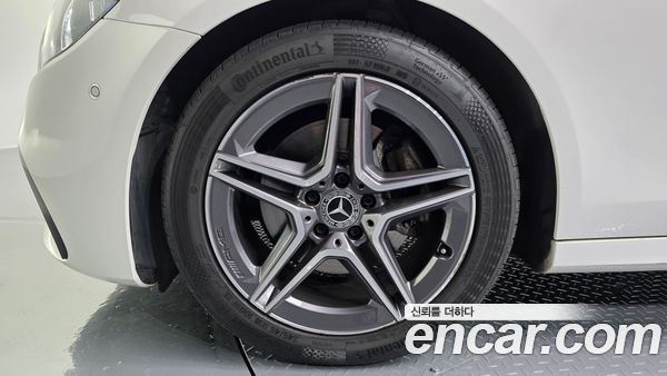 Mercedes-Benz E-Class 2023, фото 5