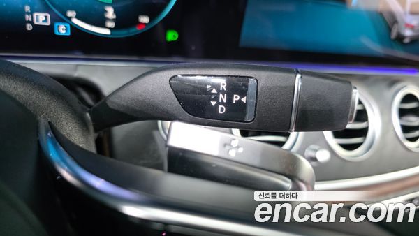 Mercedes-Benz E-Class 2023, фото 9