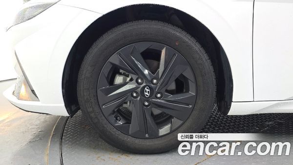 Hyundai Elantra 2023, фото 5
