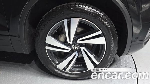 Volkswagen Touareg 2023, фото 5