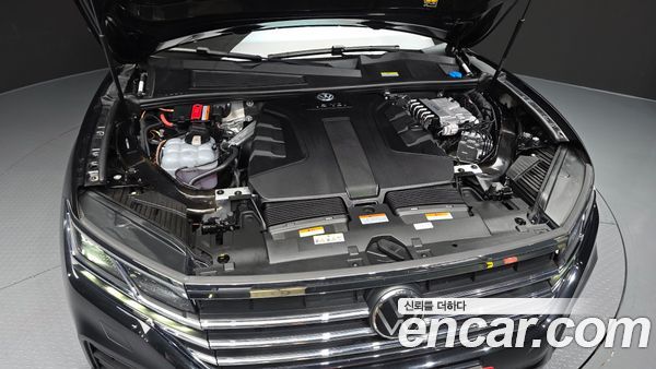Volkswagen Touareg 2023, фото 6