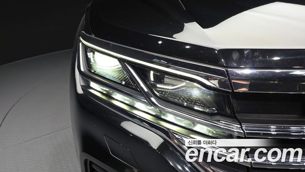 Volkswagen Touareg 2023, фото 8