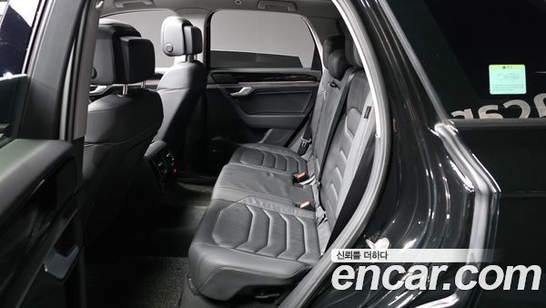 Volkswagen Touareg 2023, фото 16