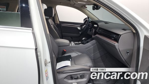Volkswagen Touareg 2023, фото 16