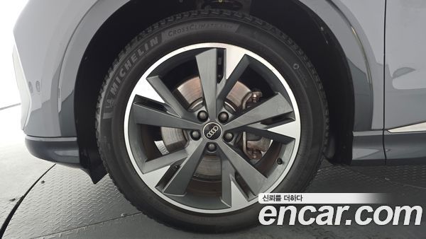 Audi Q4 e-tron 2022, фото 4