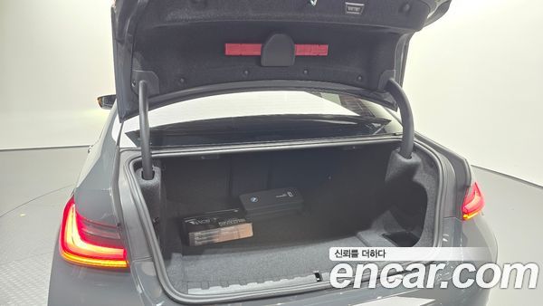 BMW 3 Series 2025, фото 30