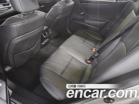 Lexus ES 2021, фото 11