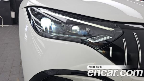 Mercedes-Benz EQE 2023, фото 8