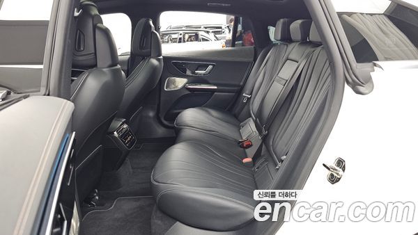 Mercedes-Benz EQE 2023, фото 16