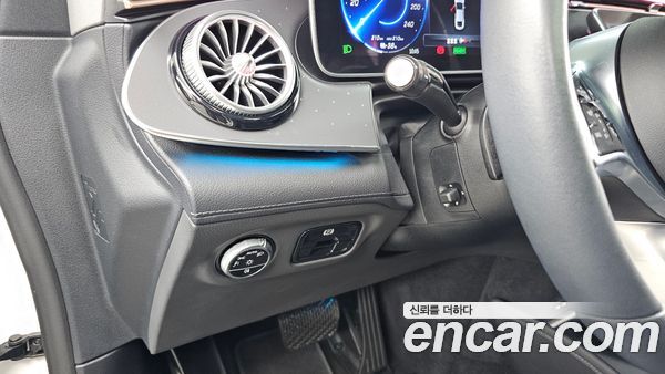 Mercedes-Benz EQE 2023, фото 29