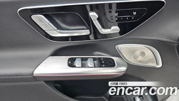 Mercedes-Benz EQE 2023, фото 31