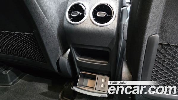 Mercedes-Benz GLB 2024, фото 30