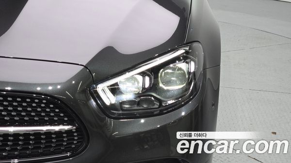 Mercedes-Benz E-Class 2023, фото 8