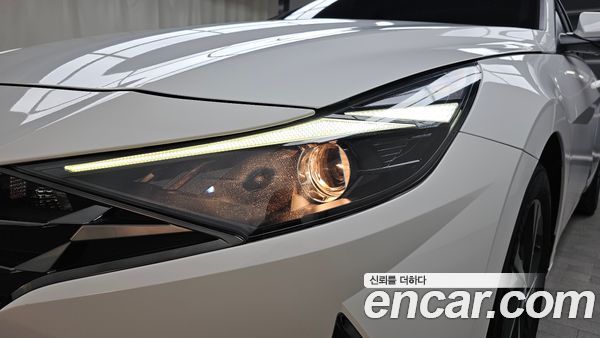 Hyundai Elantra 2023, фото 8