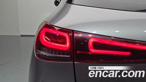 Mercedes-Benz EQA 2022, фото 8