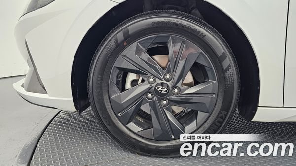 Hyundai Elantra 2023, фото 5
