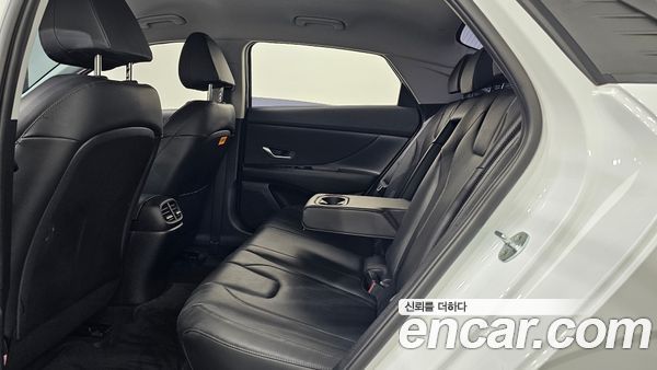 Hyundai Elantra 2023, фото 16