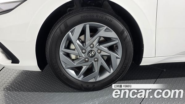 Hyundai Elantra 2025, фото 5