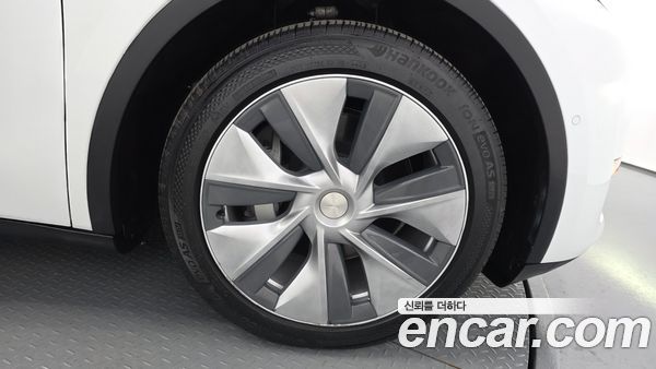 Tesla Model Y 2022, фото 4