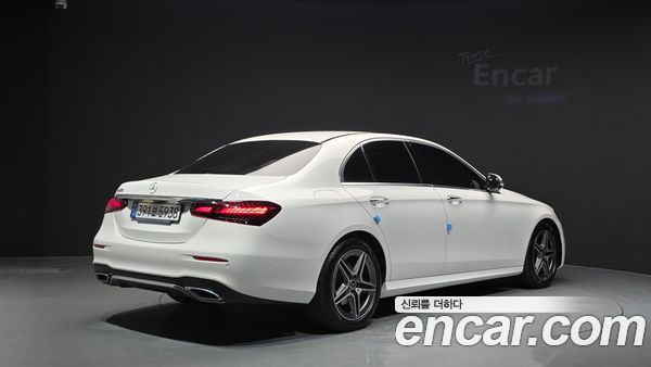 Mercedes-Benz E-Class 2023, фото 2