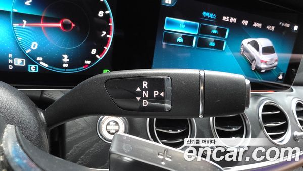 Mercedes-Benz E-Class 2023, фото 12