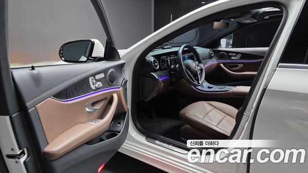Mercedes-Benz E-Class 2023, фото 13