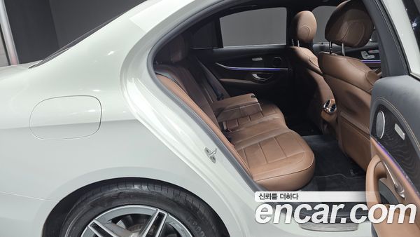 Mercedes-Benz E-Class 2023, фото 17