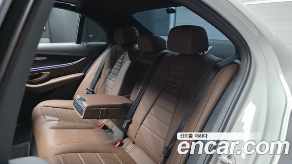 Mercedes-Benz E-Class 2023, фото 18