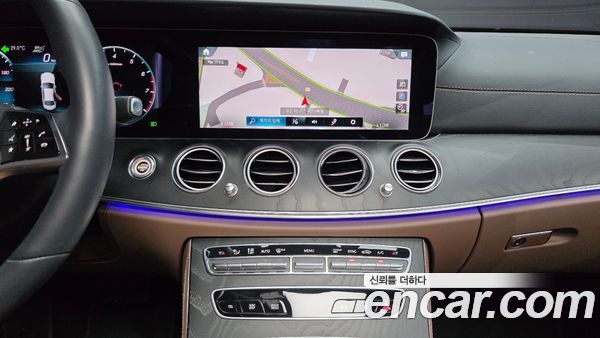 Mercedes-Benz E-Class 2023, фото 19