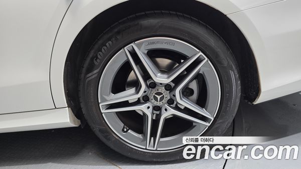 Mercedes-Benz E-Class 2023, фото 7