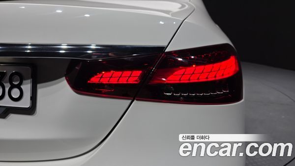 Mercedes-Benz E-Class 2023, фото 9