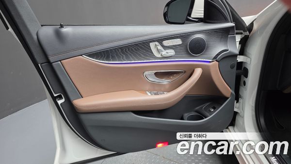 Mercedes-Benz E-Class 2023, фото 14
