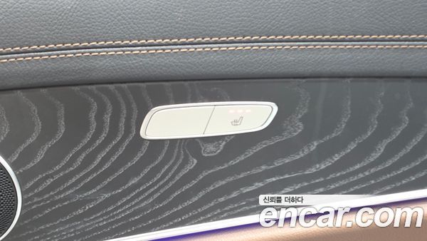 Mercedes-Benz E-Class 2023, фото 33