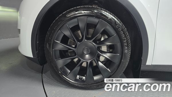 Tesla Model Y 2024, фото 4