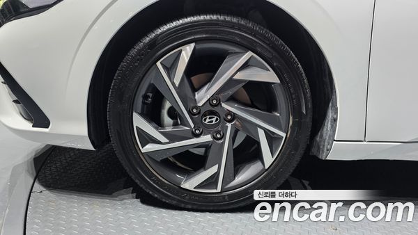 Hyundai Elantra 2025, фото 5