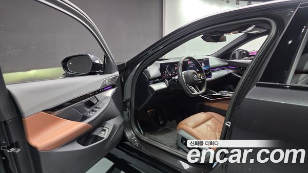 BMW 5 Series 2024, фото 9