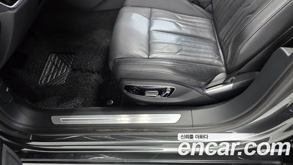 Audi A8 2021, фото 29