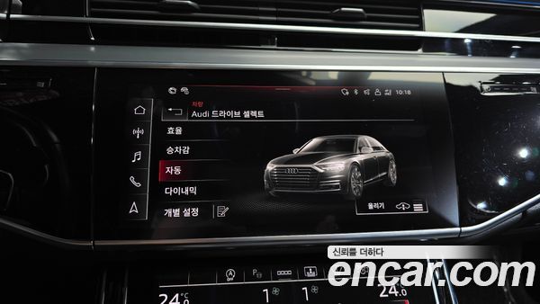 Audi A8 2021, фото 30