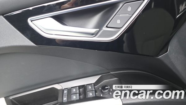Audi Q4 e-tron 2023, фото 29