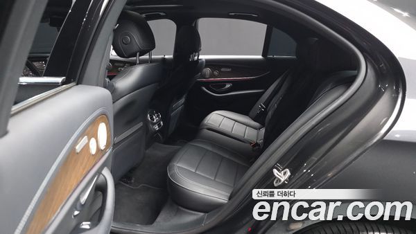 Mercedes-Benz E-Class 2021, фото 16