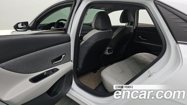 Hyundai Elantra 2023, фото 16
