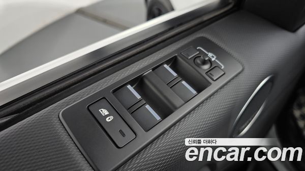 Land Rover Discovery 2023, фото 28