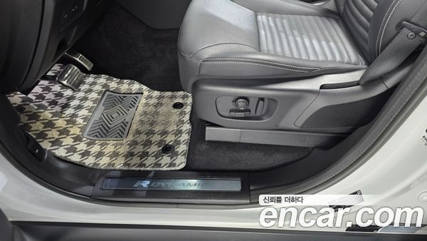 Land Rover Discovery 2023, фото 31