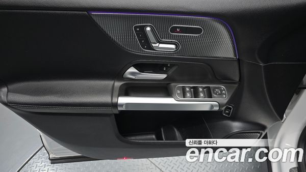 Mercedes-Benz GLB 2021, фото 13